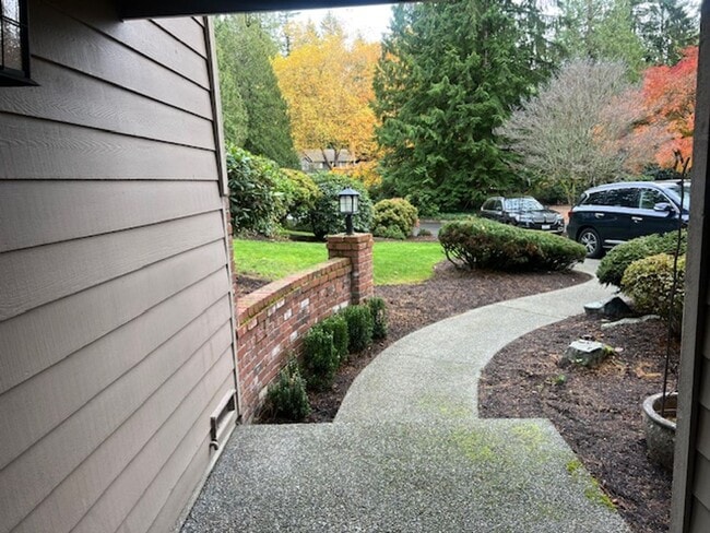 Building Photo - Highly desirable Sammamish 3 bedroom, 3 ba...