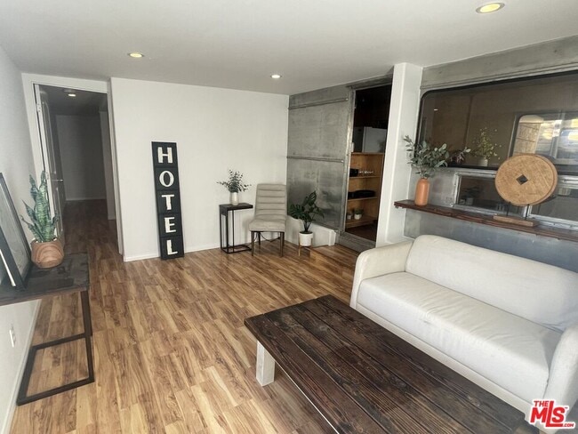 Building Photo - 272 N Topanga Canyon Blvd