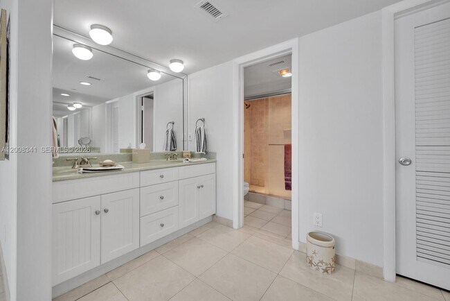 Building Photo - 607 Ocean Dr