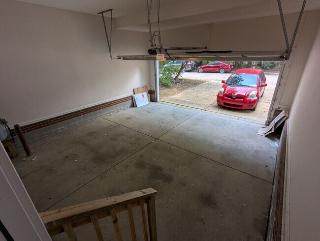 Building Photo - Spacious 4-Bedroom, 3-Bath Home in Parkside!