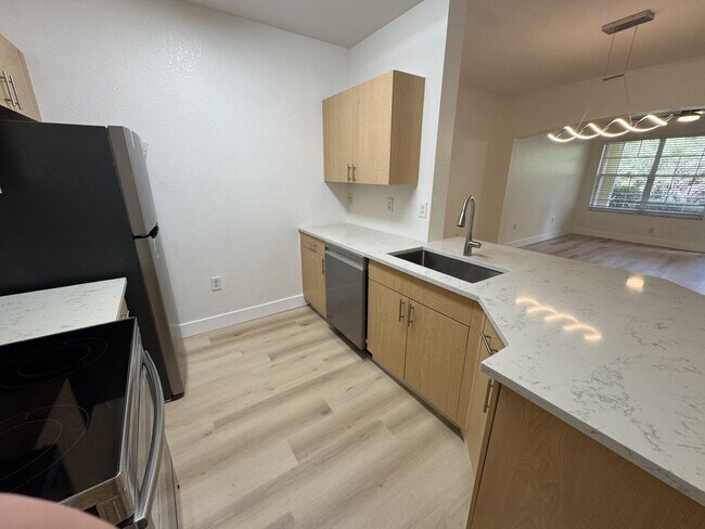 Building Photo - 110 SW Peacock Blvd