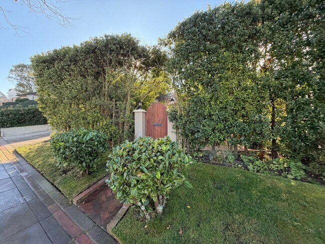 Building Photo - Elegant St. Francis Wood Residence - Available Furnished or Unfurnished