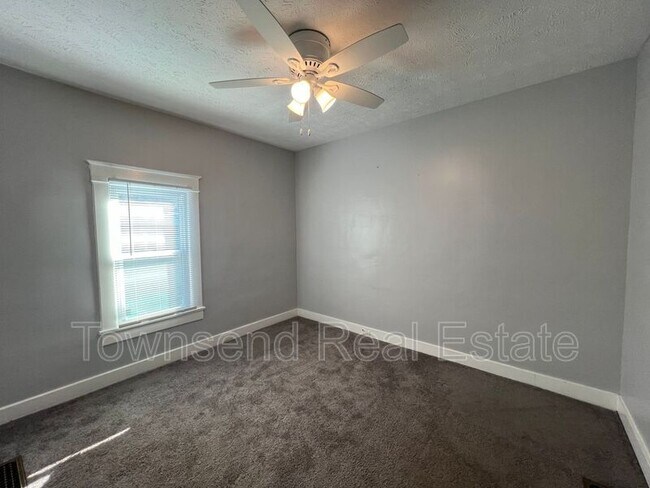 Building Photo - 134 John St