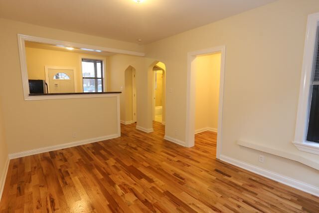 Building Photo - 4329 N Wolcott Ave