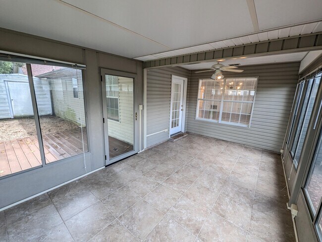 Building Photo - 509 Rush Park Cir