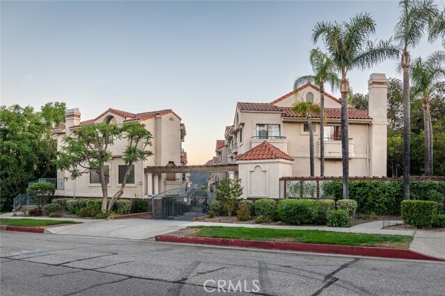 Building Photo - 2930 Montrose Ave