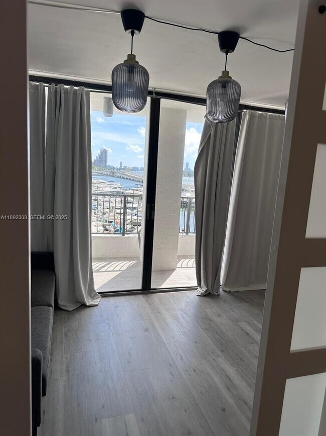 Building Photo - 555 NE 15th St