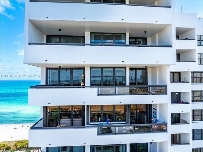 Building Photo - 2555 Collins Ave