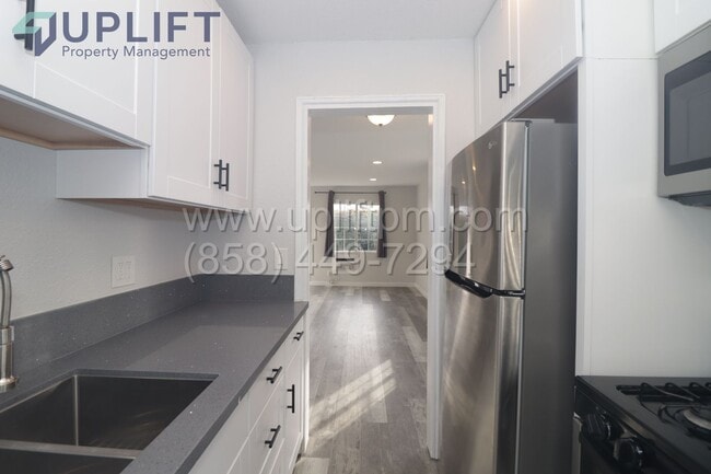 Building Photo - Swift Ave (4233-4239)