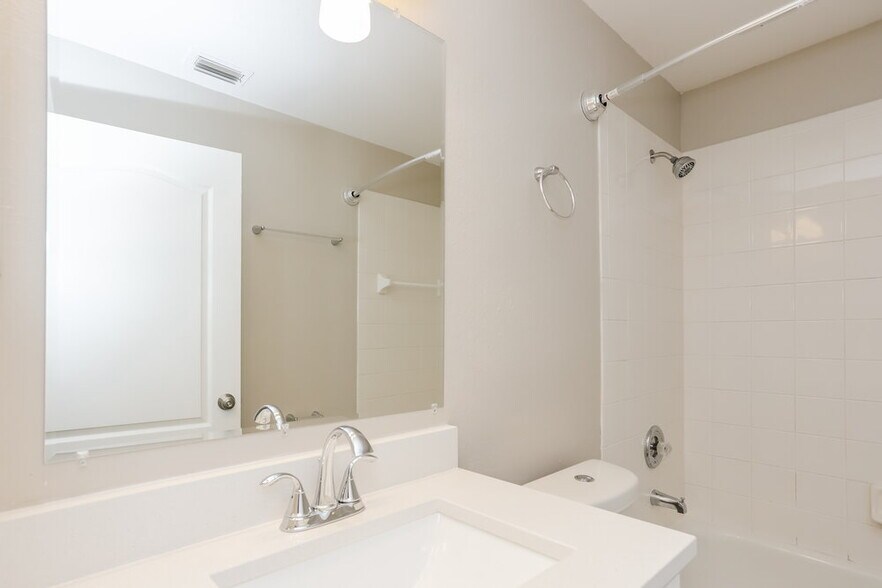 Building Photo - 416 Sangria Dr