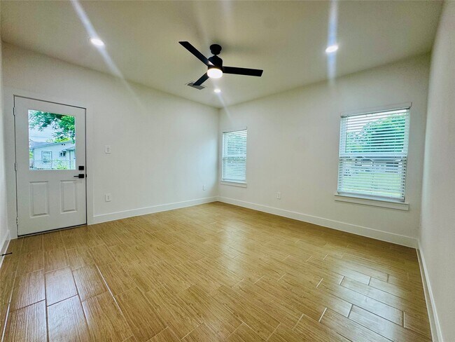 Building Photo - 5710 Delmack St