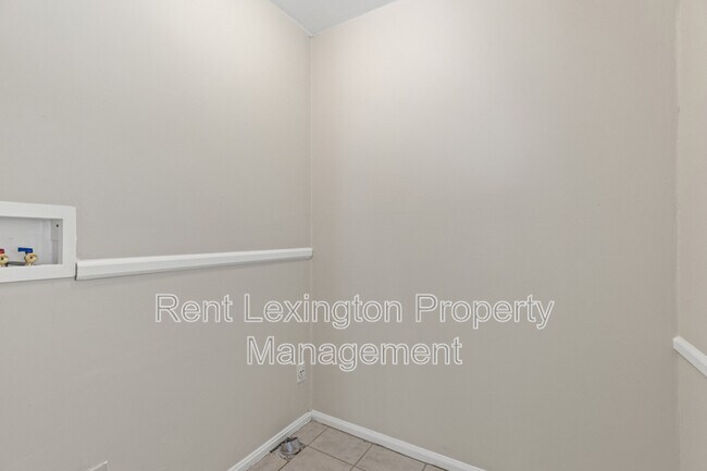 Building Photo - 1138 Gainesway Dr