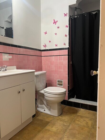 Building Photo - 6055 Frankford Ave