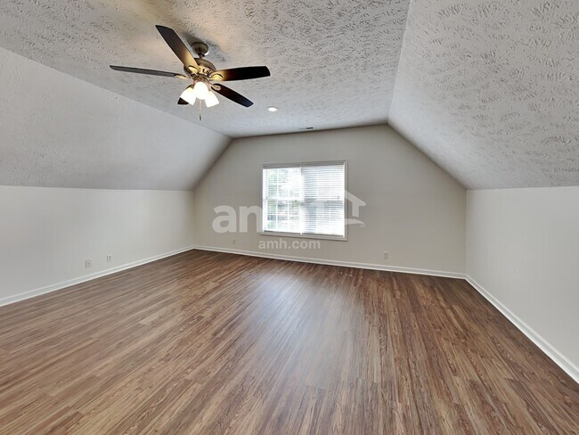 Building Photo - 1725 Kinsale Ave