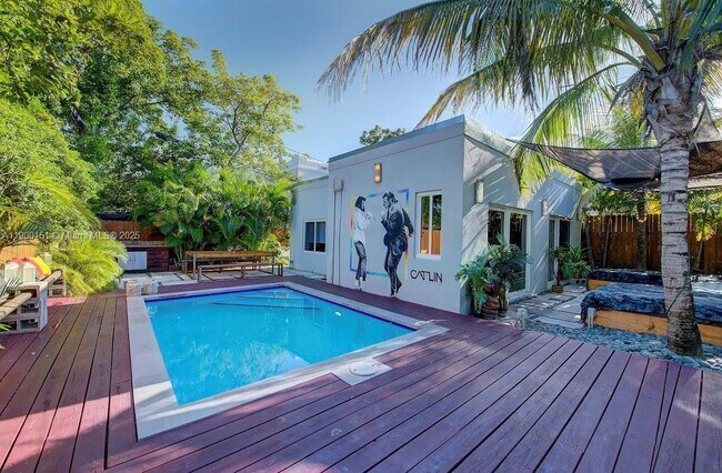 Primary Photo - 524 NW 35th St