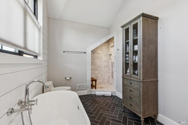 Building Photo - 1810 Quail Ct