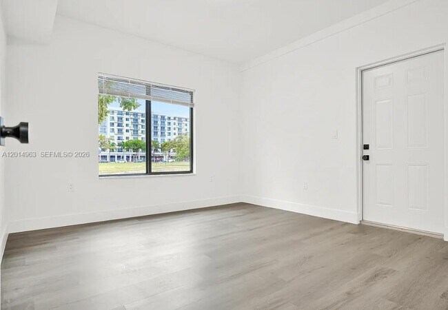Building Photo - 638 SW 21st Ave