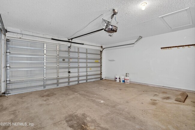 Building Photo - 2042 Wiley Oaks Ln