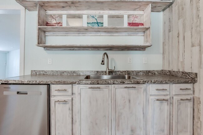 Building Photo - Remodeled three bed house on a quiet cul-de-sac