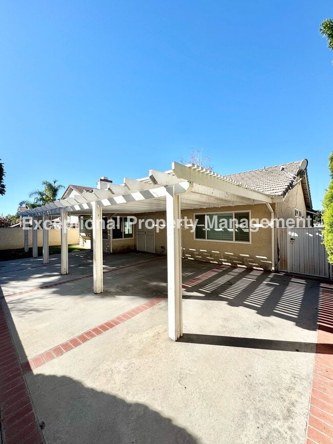 Building Photo - Ready to move in 3 bed 2 bath single story home