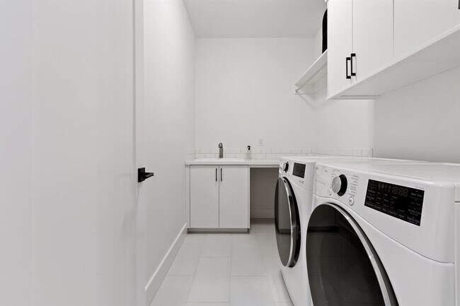 Building Photo - 1213 W Capstone Dr