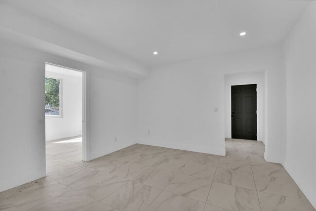 Building Photo - 3025 NW 8th Ave