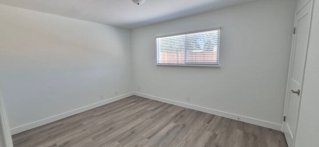 Building Photo - 132 Hyannis Ct