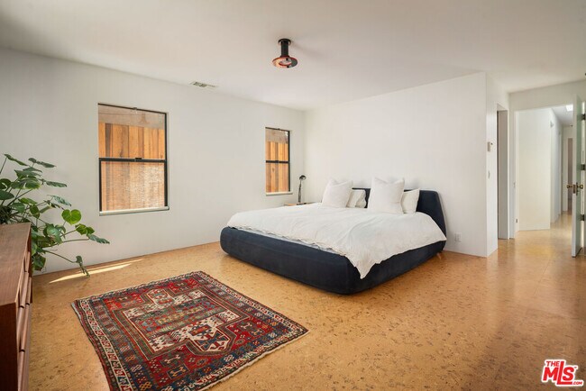 Building Photo - 630 N Alta Vista Blvd