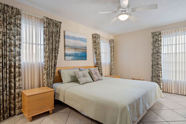 Building Photo - 7423 Dickens Dr