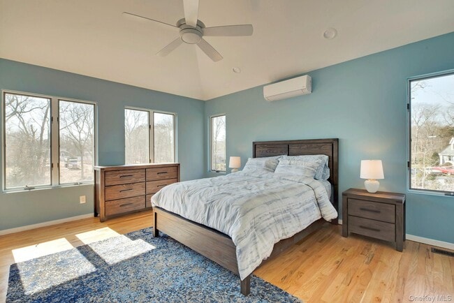 Building Photo - 35 Bay Ave W