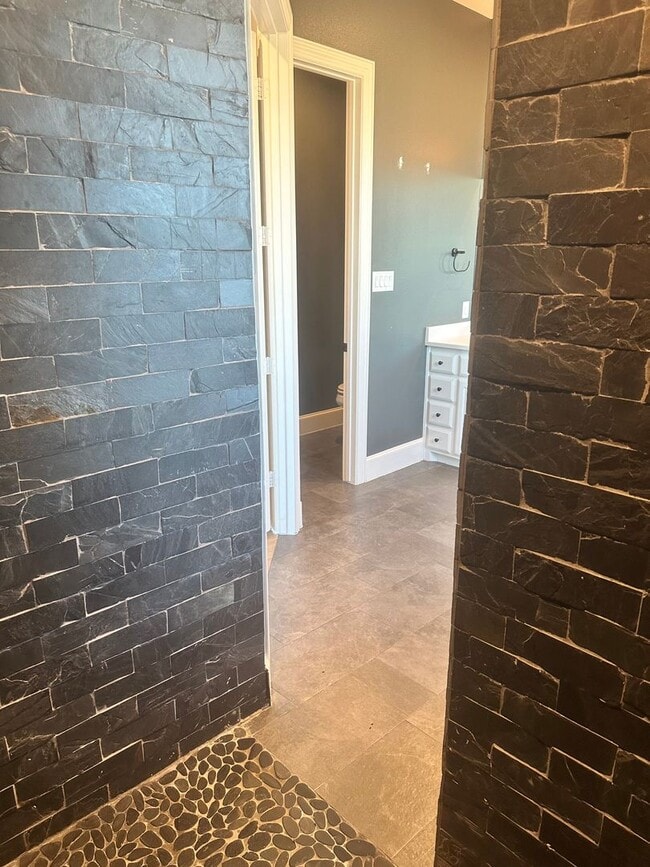 Building Photo - open concept 4bd - rent to own