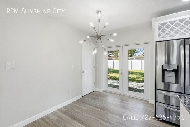 Building Photo - 1713 Valencia Dr E