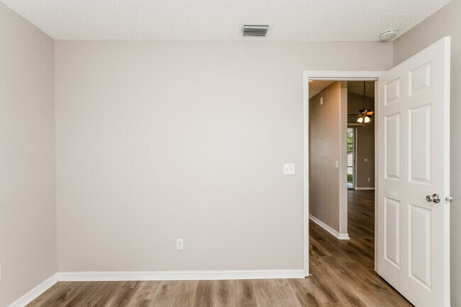 Building Photo - 466 Valencia Pl Cir