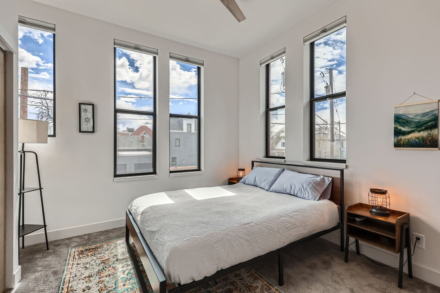 Building Photo - 965 33rd St