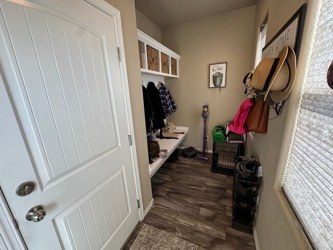 Building Photo - Stunning 4 Bed / 3 Bath Home Nested in Banning Lewis Ranch!