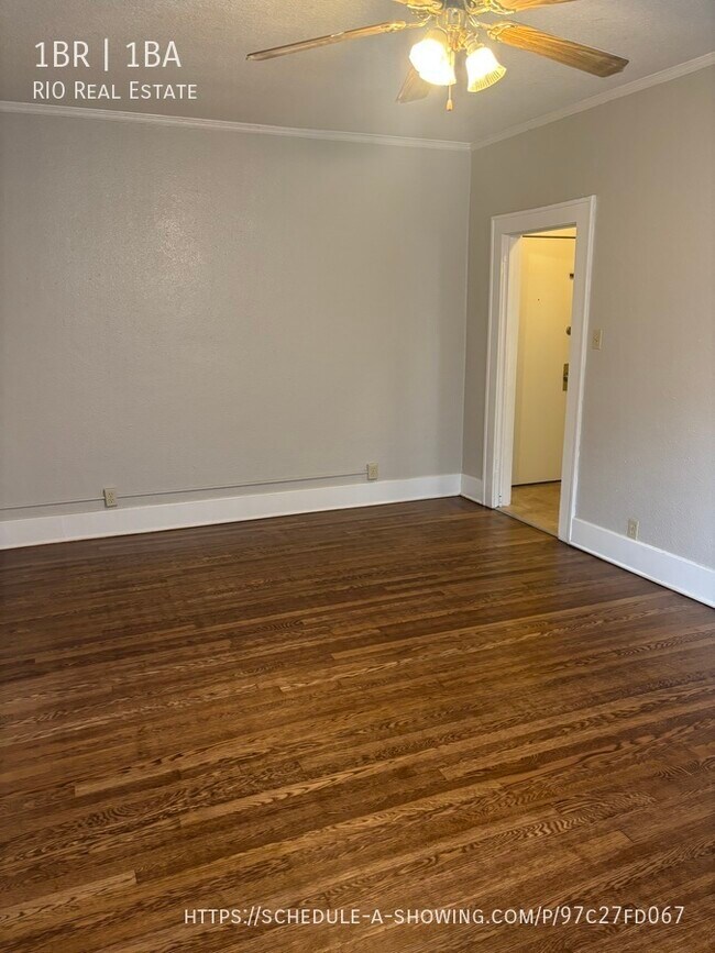 Building Photo - 975 N Washington St