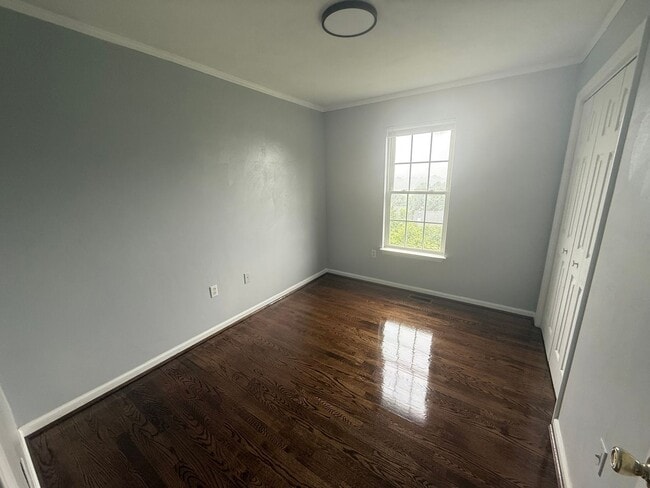 Building Photo - 4826 Golfview Dr NE