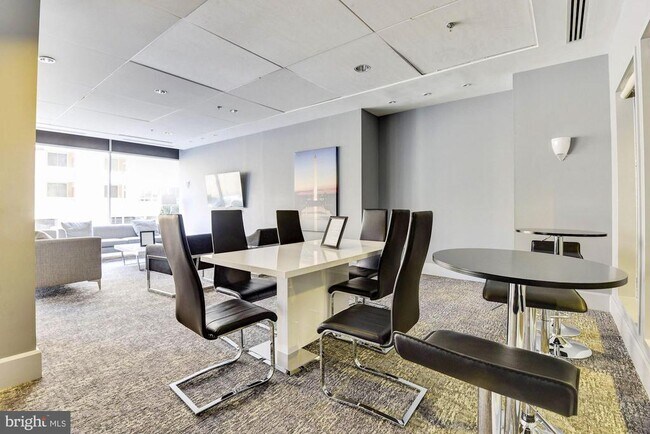 Building Photo - 800 4th St SW