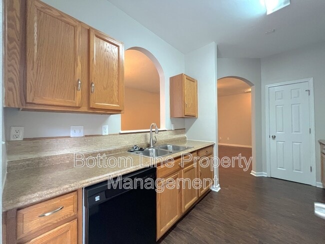 Building Photo - 7637 Abigail Glen Dr