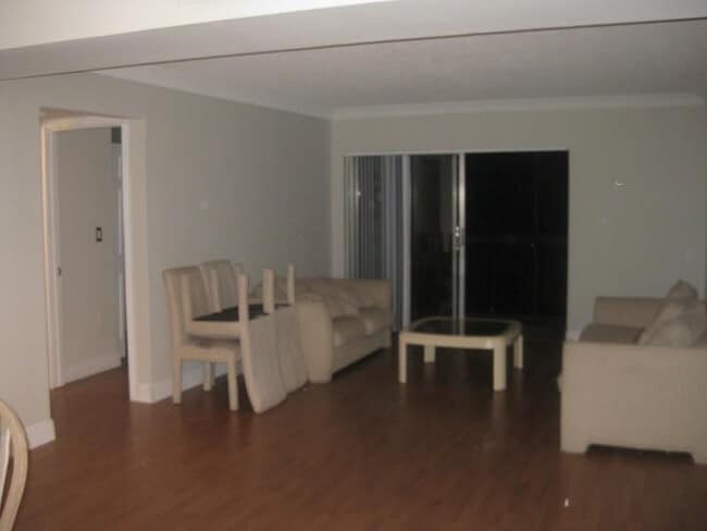 Building Photo - 711 N Pine Island Rd