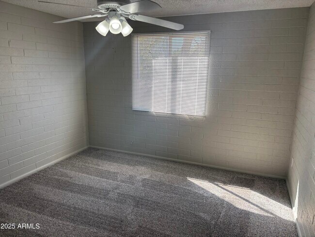 Building Photo - 13631 N 35th St