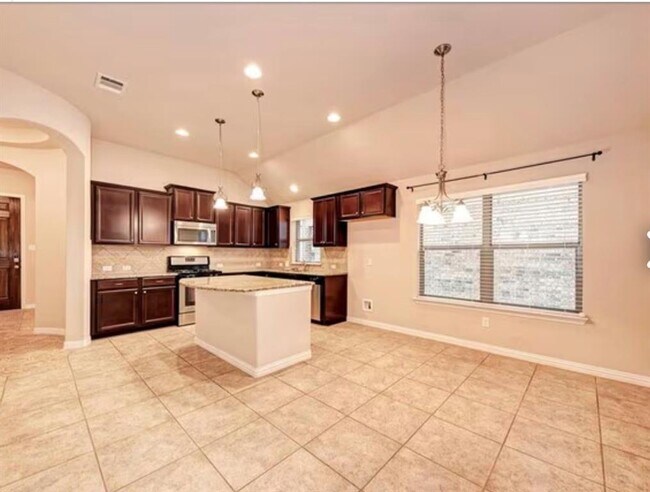 Building Photo - 2468 Millbrook Loop