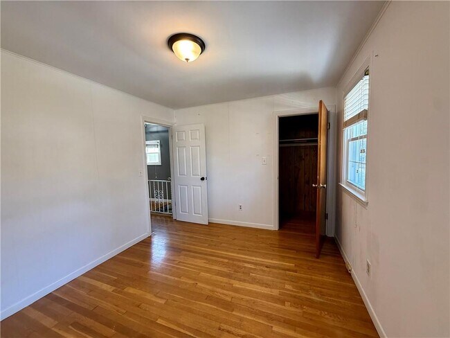 Building Photo - 112 4th St