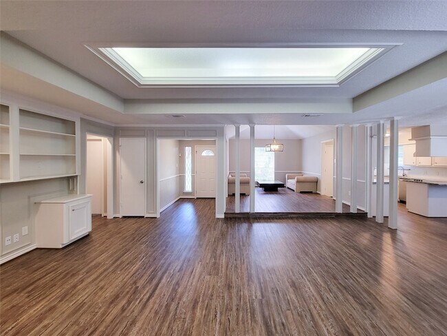 Building Photo - 6606 Brittany Park Ln