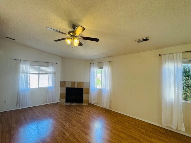 Building Photo - 505 Glacier Bay St SE