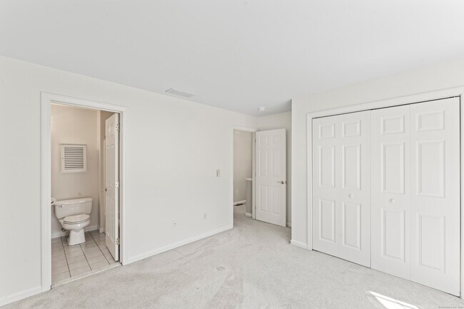 Building Photo - 601 Larson Dr