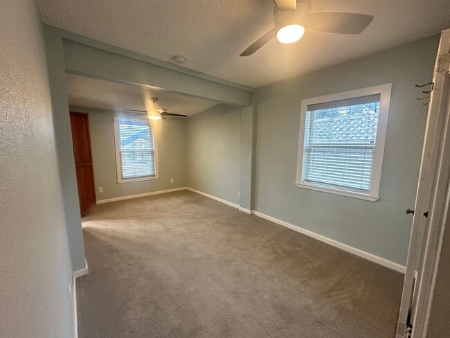 Building Photo - 820 3rd Ave S