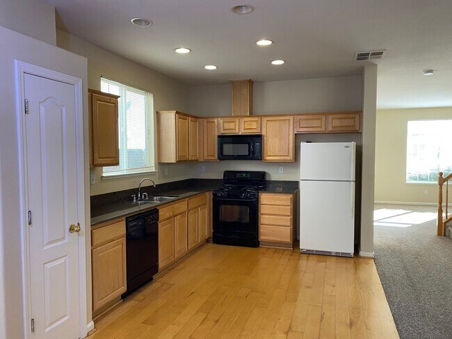 Building Photo - Charming Stockton 3 bedroom and 2 full bat...