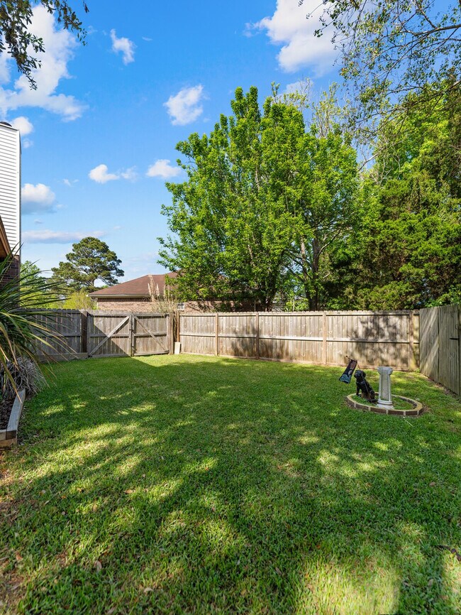 Building Photo - 102 Forestay Ct