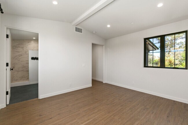 Building Photo - 28832 Shady Pl